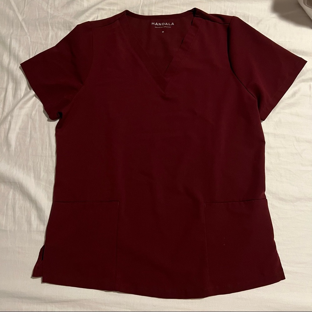 mandala size M scrub top